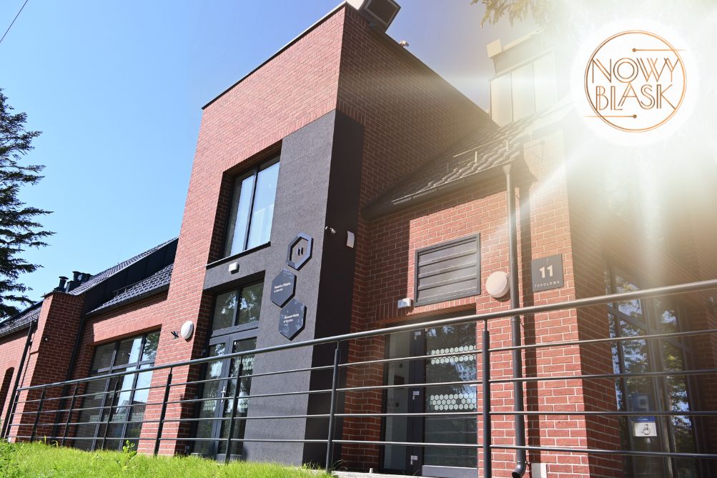 zabytkowy budynek dawnej szkoły w kolniku. nowy blask.