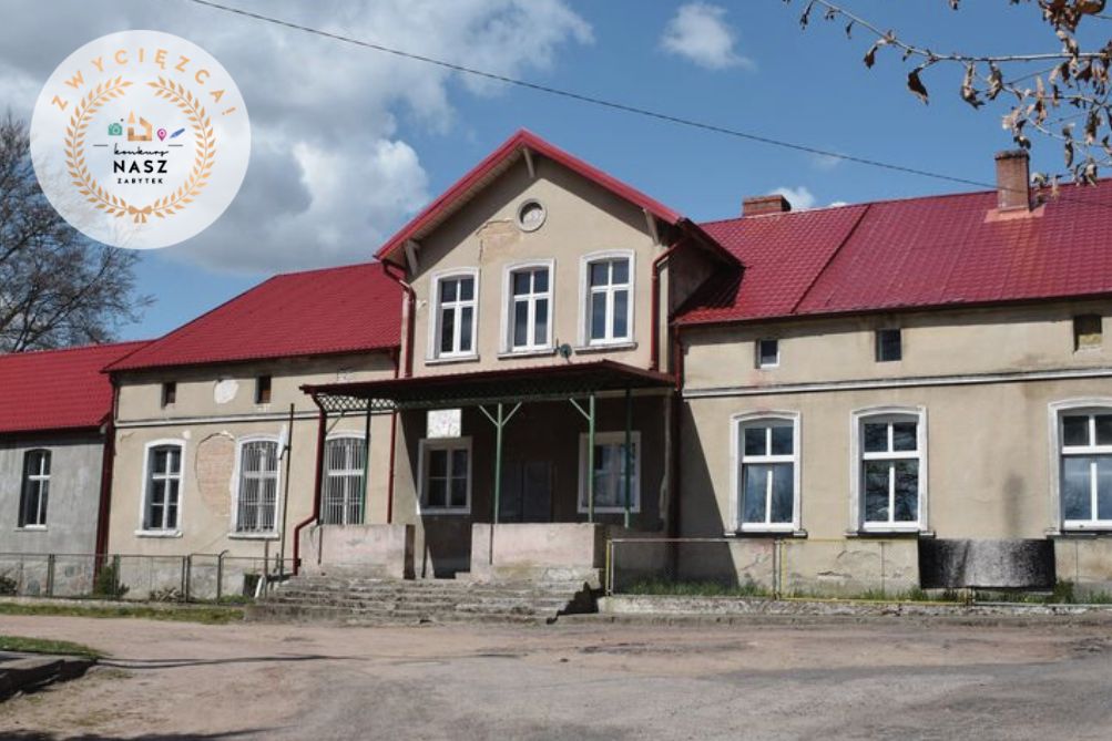 dwór w przytoniu przed.