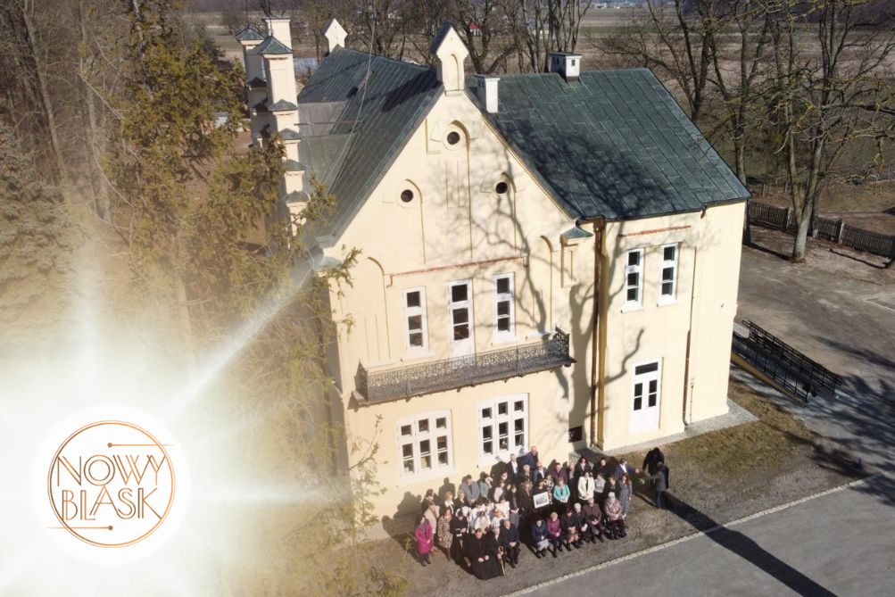 widok pałacu z lotu ptaka - nowy blask.