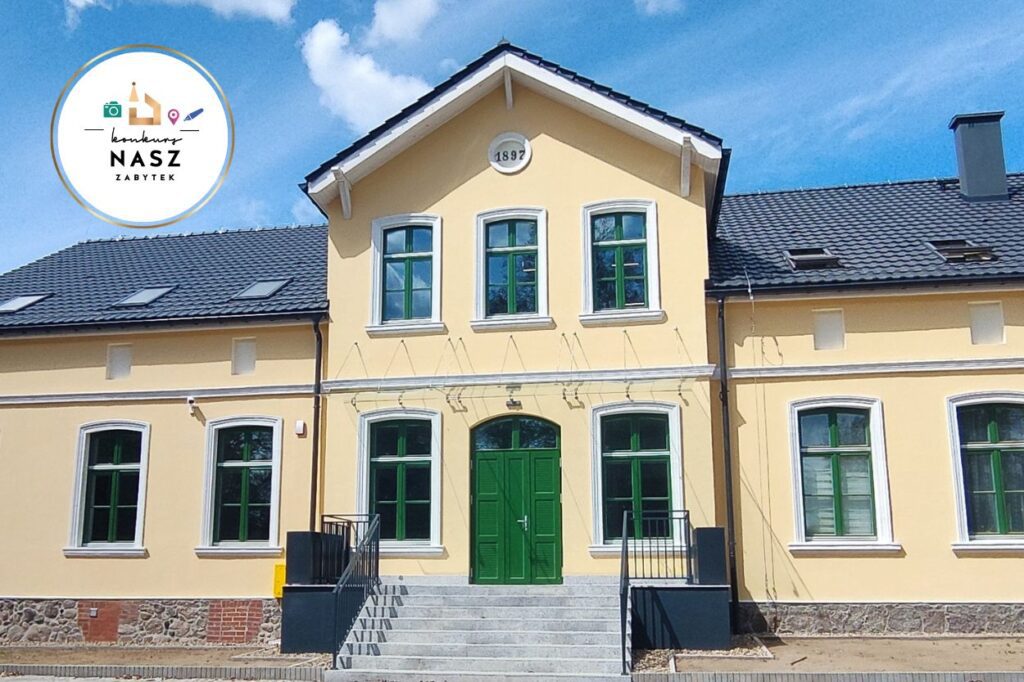 dwór w przytoniu z zewnątrz - aktualny wygląd.